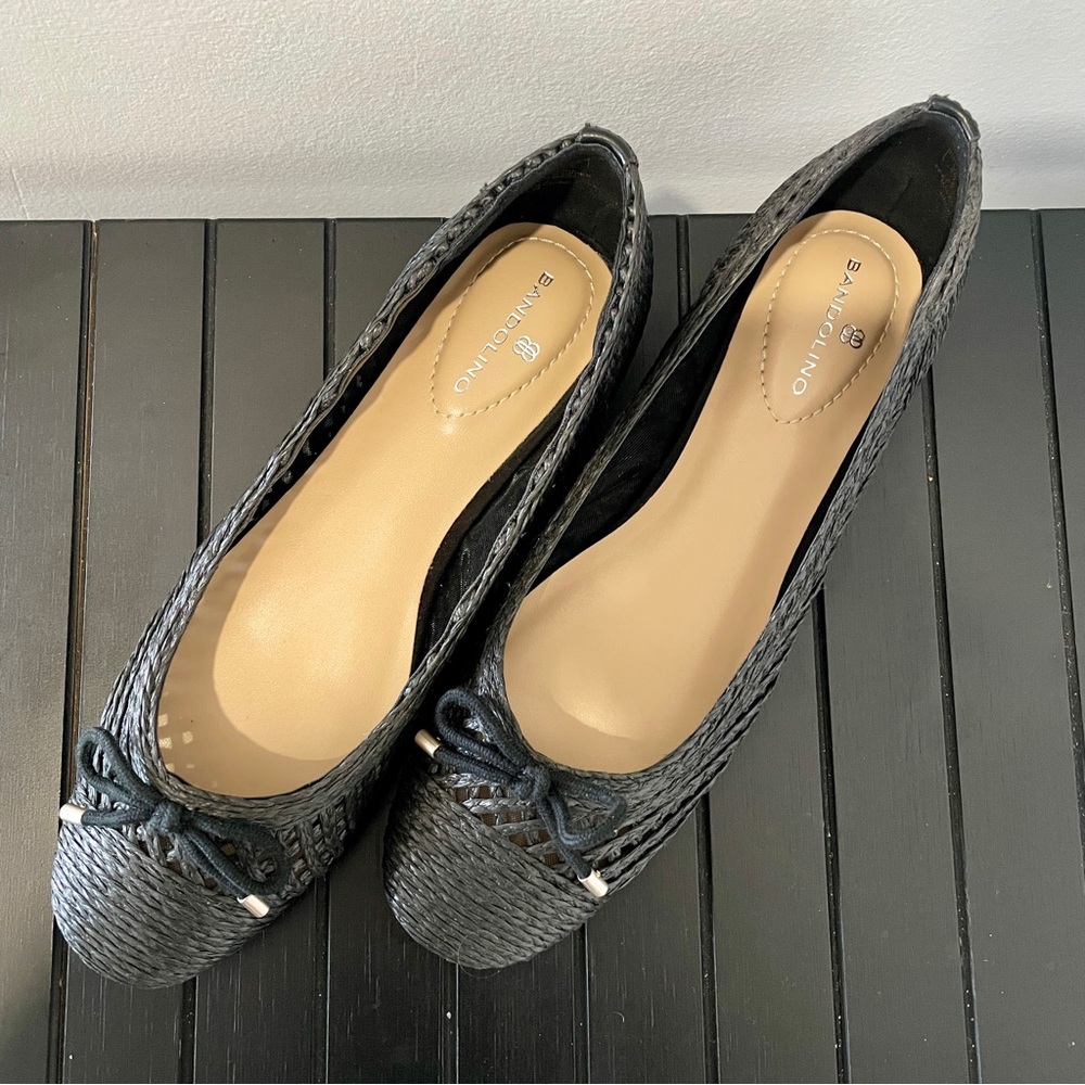 NWT Bandolino Black Flats with Cushioned Insole SIZE 8.5